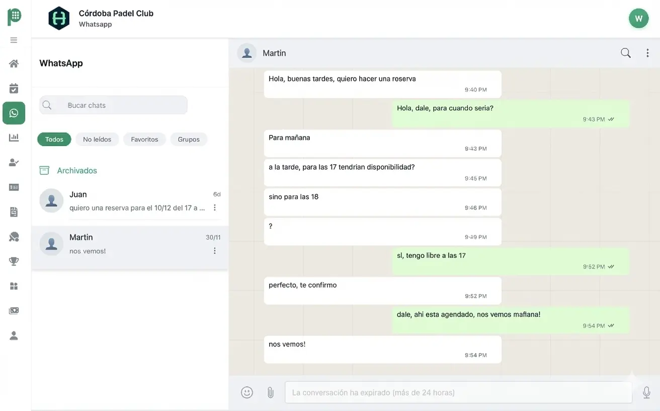 Interfaz de WhatsApp integrado en PlayWith para gestión de reservas automáticas